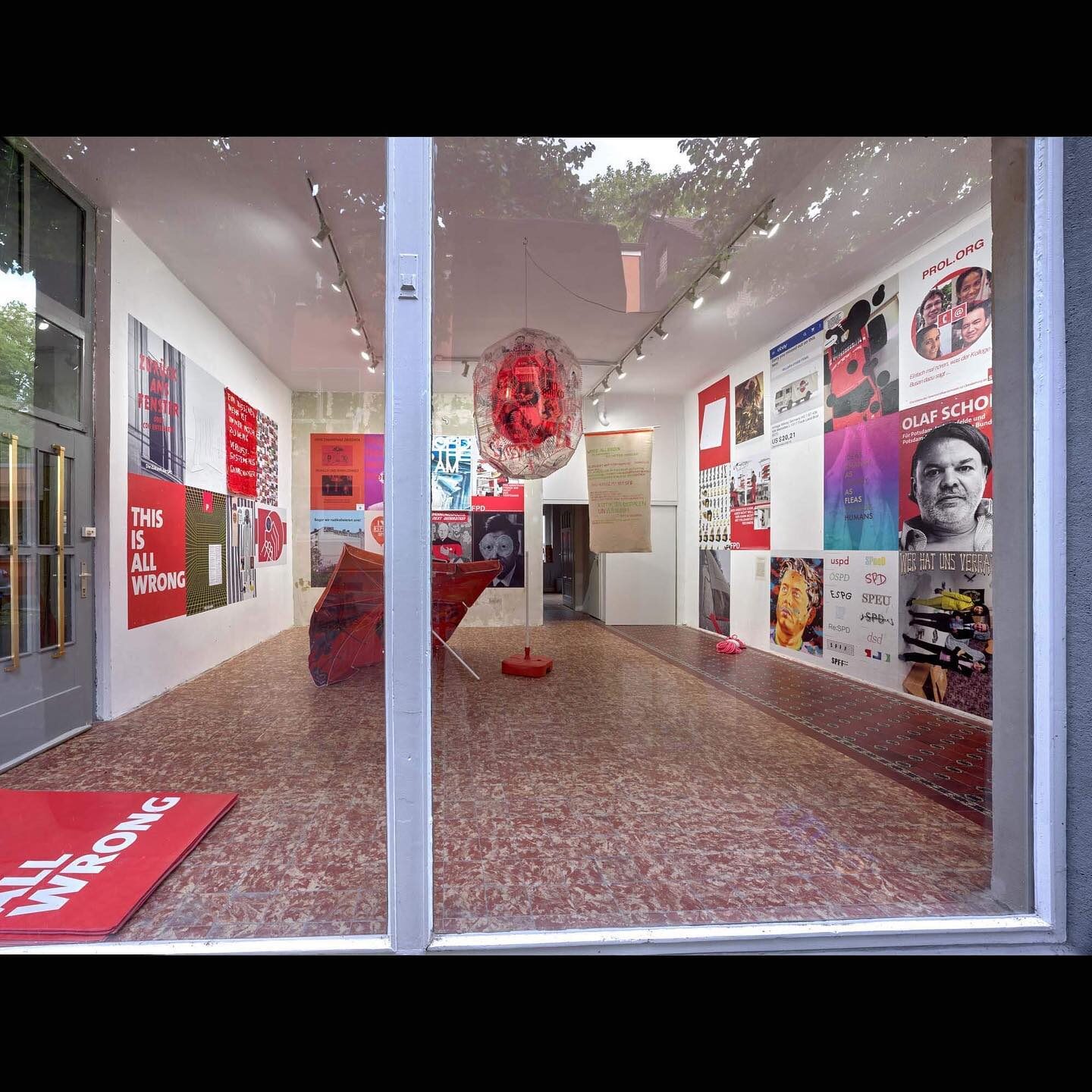 «Die Zukunft der SPD #2» — Schaufensteransicht (Totale) Provinz Showroom, Bochum