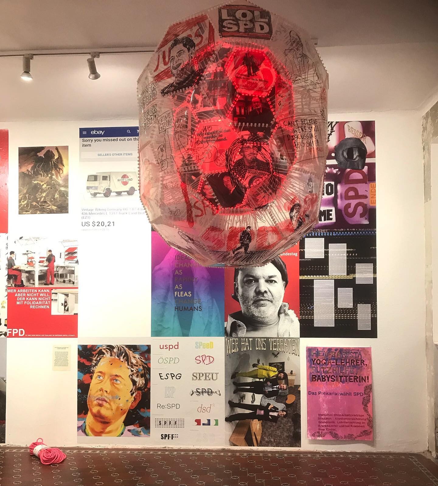 «Die Zukunft der SPD #2» — Lichtobjekt (Detail), LED-beleuchtetes Folienobjekt