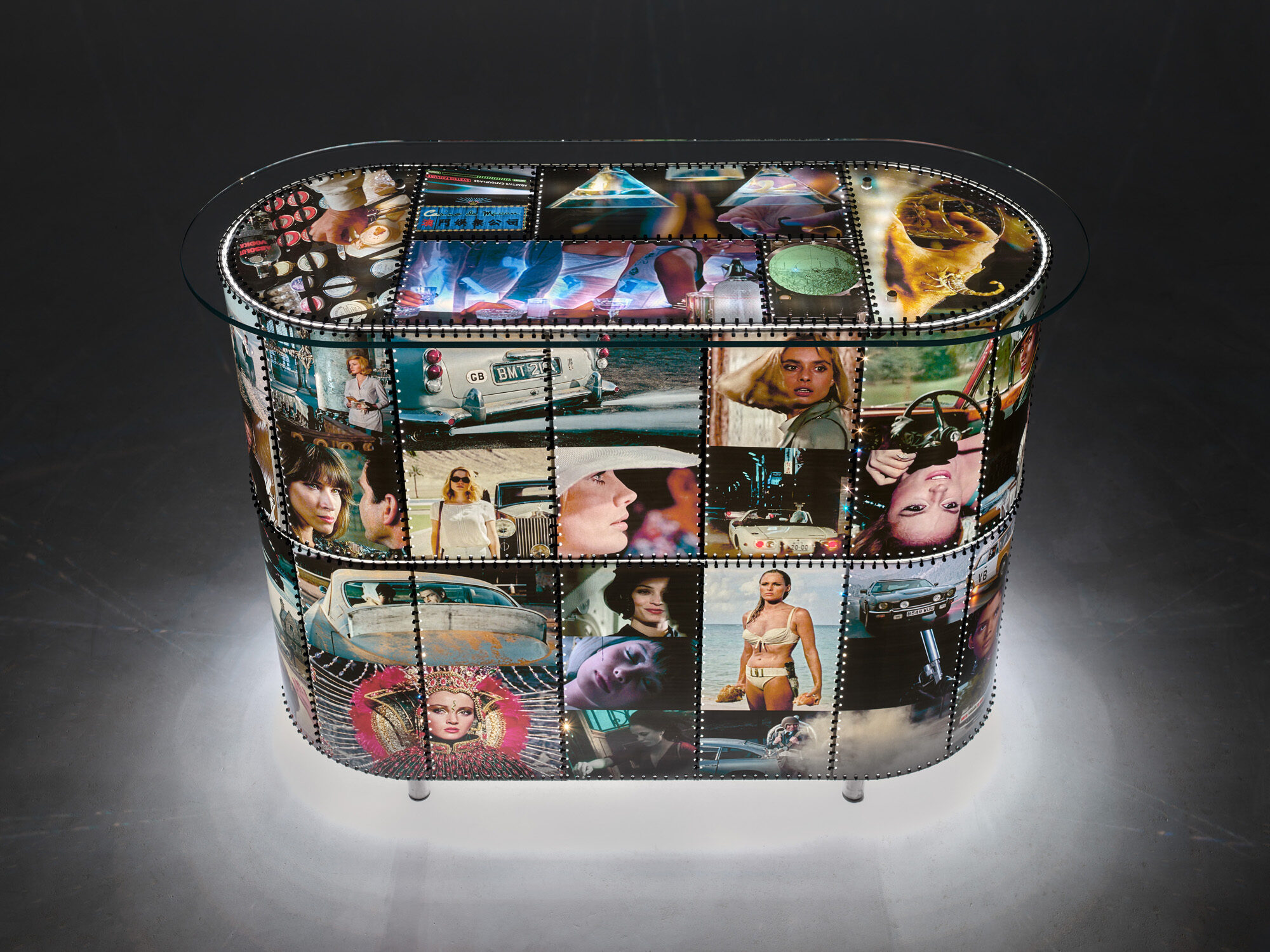 «Bond Bar» — Bartresen Detailansicht der Fotocollage