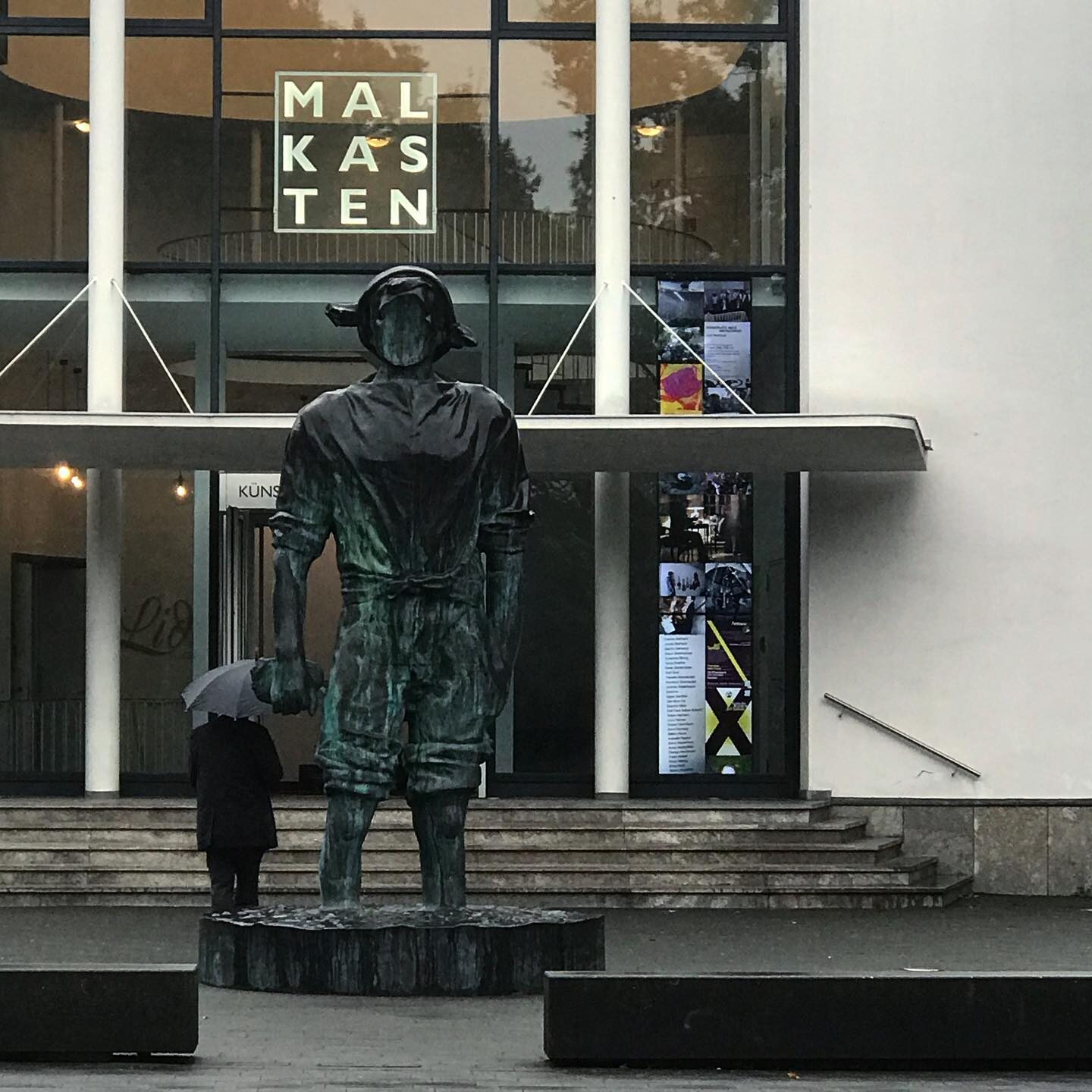 Malkasten revisited, Monitor Stele — 2022 · Düsseldorf, Deutschland