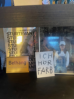 artmagazine.cc – Gallery Weekend Berlin 2026 — Geheimtipp: Claus Föttingers Retrospektive »bartyful« bei Grzegorzki Shows